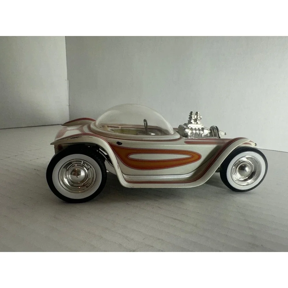 Mattel Beatnik Bandit Diecast Car White Red 2001 Toy Vehicle